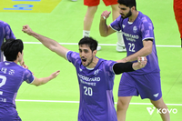 아라우조 ‘데뷔전’ 23득점, ‘9득점’ 베넌 압도했다…우리카드 개막전 한국전력 셧아웃 제압[현장리뷰]