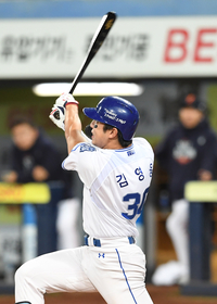 [포토]삼성 김영웅, 한화 류현진 상대 역전 3점 홈런