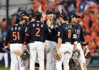 [포토]문동주 4이닝 무실점 한화, PO 3차전 승리