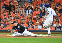 [포토]한화 하주석, 겨우 잡았어...