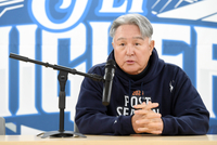 [포토]3차전 출사표 밝히는 한화 김경문 감독