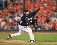 [포토]한화 류현진, 주황색 응원 물결 속에