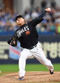 [포토]힘차게 공 뿌리는 한화 선발 류현진