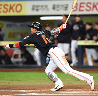 [포토]한화 하주석, 앞서 나간다!