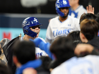 [포토]류현진 상대로 역전 3점포 친 김영웅