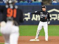 [포토]1타점 2루타로 기선제압하는 한화 문현빈