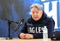 “김서현? 못 한 건 감독 탓→5차전 마무리 쓴다” 김경문 감독 ‘믿음의 야구’도 끝까지 간다 [PO4 패장]