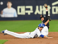 [포토]삼성 이재현-한화 최재훈, 서로 다른 주장