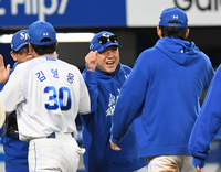 [포토]4차전 승리한 삼성 박진만 감독