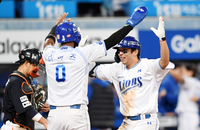 [포토]연타석 3점 홈런 삼성 김영웅, 5차전 가자!