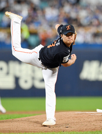 [포토]역동적으로 투구하는 한화 정우주