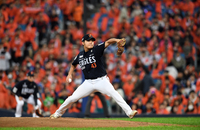 [포토]한화 정우주, 팬들의 응원 속에....