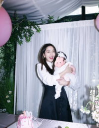 ‘이병헌♥’이민정, 딸 서이 백일 사진 최초 공개!