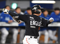 자꾸 이러시면 KS 진출 밖에 못 해요…한화 문현빈, 5회말 3점 홈런 ‘쾅’! 삼성 에이스 원태인 공략 성공 [PO4]