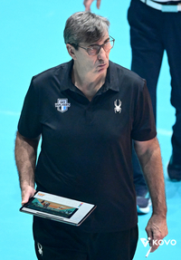 ‘디펜딩 챔피언’ 만나는 레오나르도 감독 “KB를 보여줄 좋은 기회”, 블랑 감독은 “지난시즌 성과는 잊고”[현장인터뷰]