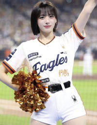 치어리더 하지원, 팀 승리 보탠 열띤 응원 ‘대망의 4차전 D-DAY’ [★SNS]