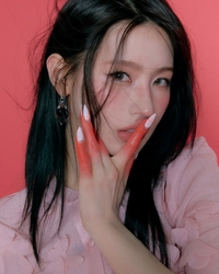 “손끝이, 빨갛다”…컴백 미연, 역대급 화보 찍었다