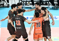 베테랑 ‘중심’잡고 높아진 높이에 강해진 서브…지난시즌 최하위 OK, 신영철 감독과 ‘반격’ 예고