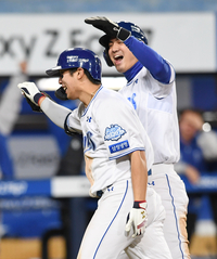 [포토]홈런의 기쁨을 나누는 삼성 김영웅과 구자욱