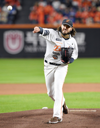 [포토]한화 선발 폰세의 역투