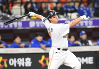 [포토]2루타 치는 한화 노시환