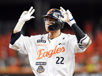 [포토]2타점 적시타 세리머니하는 한화 채은성