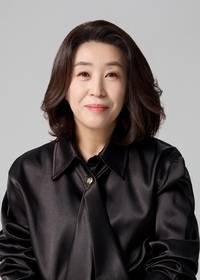 ‘국민 엄마’ 김미경, 대통령 표창 수상…40년 연기인생 “아들·딸 100명 키워”