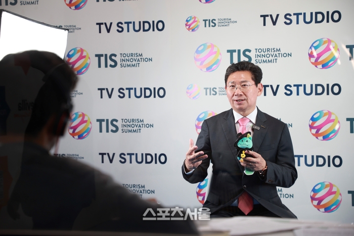 23일 스페인 세비야 피베스(FIBES)에서 열린 TIS 2025에 참석한 이상일 시장이 인터뷰를 하고 있다. 제공=용인시