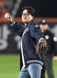 [포토]페퍼톤스 이장원, 플레이오프 5차전 시구