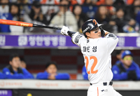 [포토]한화 채은성의 1타점 2루타