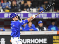 [포토]삼성 이재현, 한화 폰세 상대 2루타