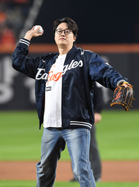 [포토]힘차게 시구하는 이장원