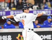 [포토]선제 적시타 치는 한화 노시환