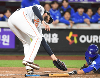 [포토]한화 폰세, 태그가 안 됐어...