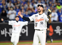 “집에 갈 준비 안 됐다”…‘대전 예수’ 와이스, 포효하며 한화를 구원하다 [PO5 스타]