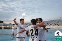 ‘유리 멀티골’ 제주, 수원FC 2-1로 꺾고 11경기 만에 승리…최하위 대구와 8점 차