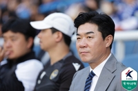 ‘조기우승 정조준’ 인천 윤정환 감독 “수원 삼성 경기 2-2 돼서 깜짝 놀랐다” [현장 인터뷰]