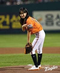 “블러드가 한화잖아요”…권유리,“나는 행복합니다~ 한화라서 행복합니다~” [한화이글스 특집]