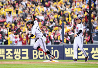 [포토]한화 문동주 상대 솔로 홈런 넘긴 LG 박해민