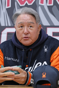 [포토]한국시리즈 1차전 출사표 밝히는 한화 김경문 감독