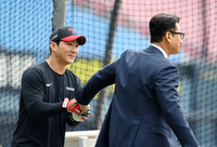 김세정, 성별 넘나드는 한복 패션 ‘잘생쁨 가득’