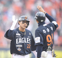 [포토] 채은성, 6회 득점기회 만드는 안타