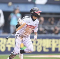 [포토] 신민재 ‘잘 맞았어’