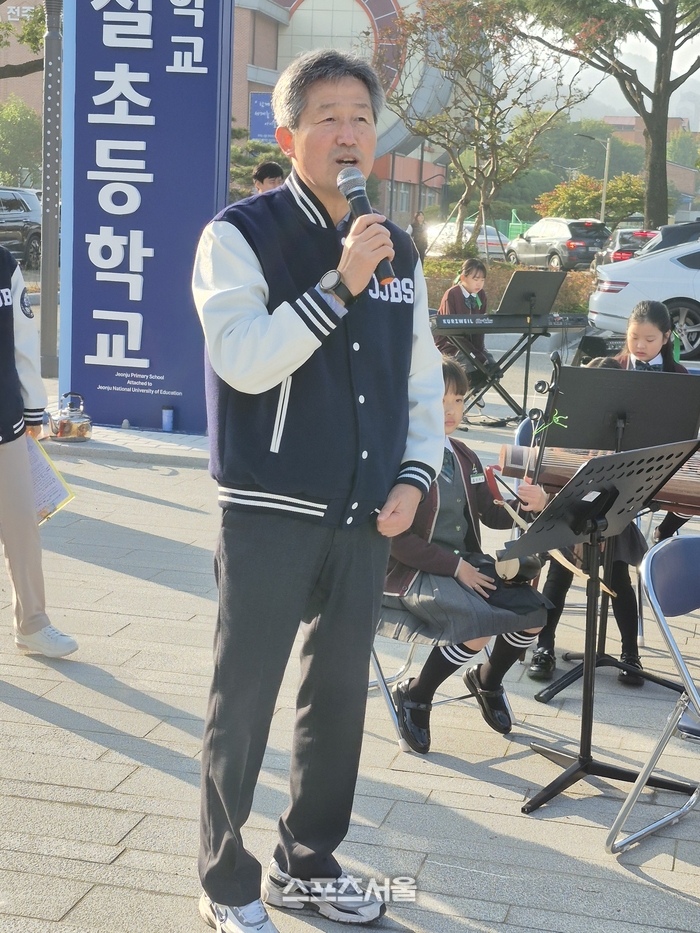 전주교대부설초, 아침을 여는 등굣길 음악회 ‘성료’... “ 학생들에 아침이 즐거운 음악의 감동 선사하다”