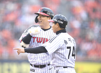 [포토] 김현수 ‘점수 추가요’