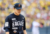 [포토]한화 선발 문동주, KS 1차전 5회말 강판