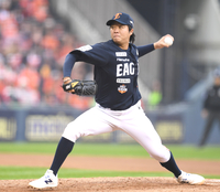 [포토] 5회 마운드 오른 김범수