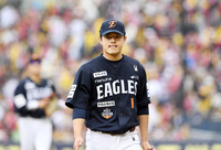 [포토]한화 문동주, 한국시리즈 1차전 2실점하며 출발