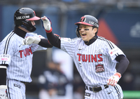 [포토] 박해민, 5회 시원한 솔로포