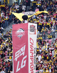 [포토]1차전 승리를 기원하는 LG팬들